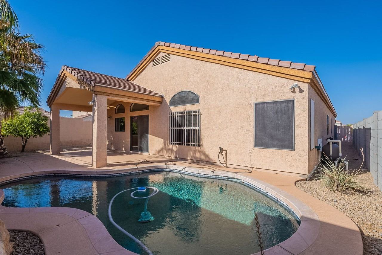2103 E Wahalla Ln - Photo 2 of 42
