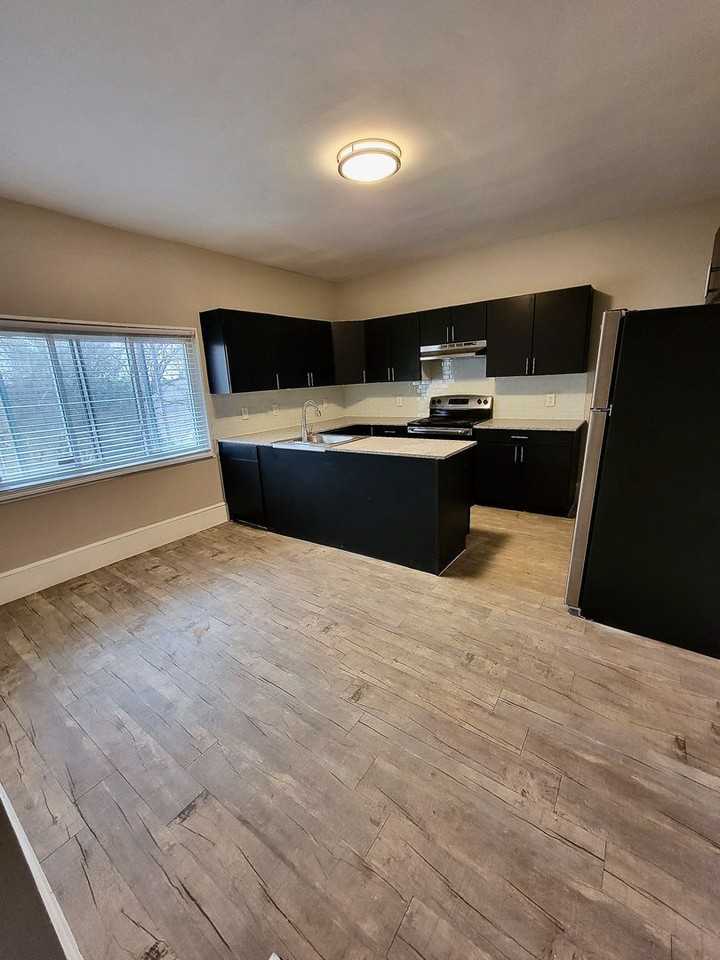 1407 Virginia Ave - Photo 4 of 26