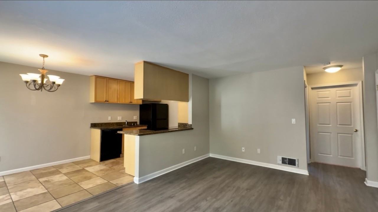 9522 Carroll Canyon Rd #119 - Photo 3 of 7