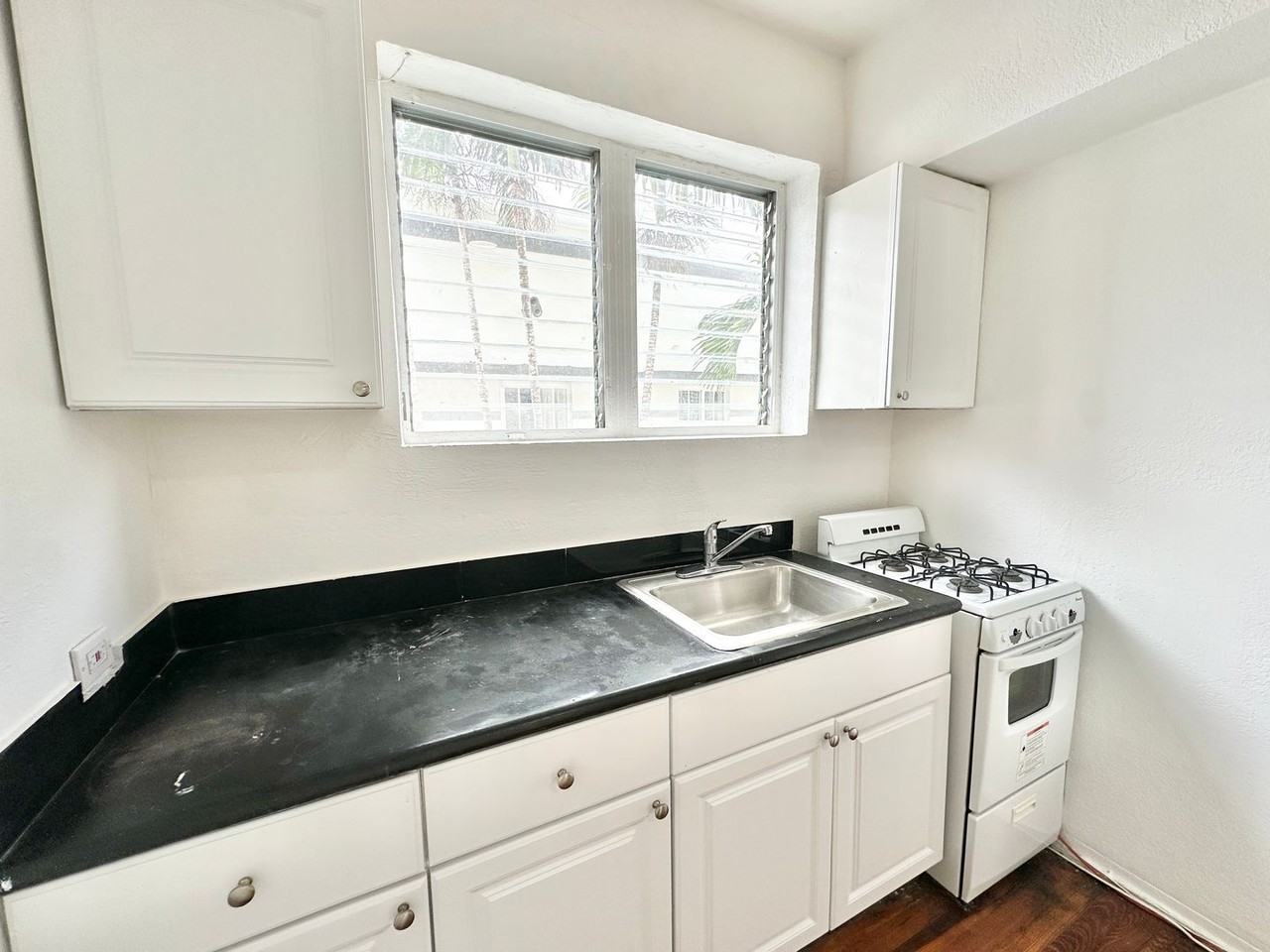 639 12th St - Photo 3 of 21