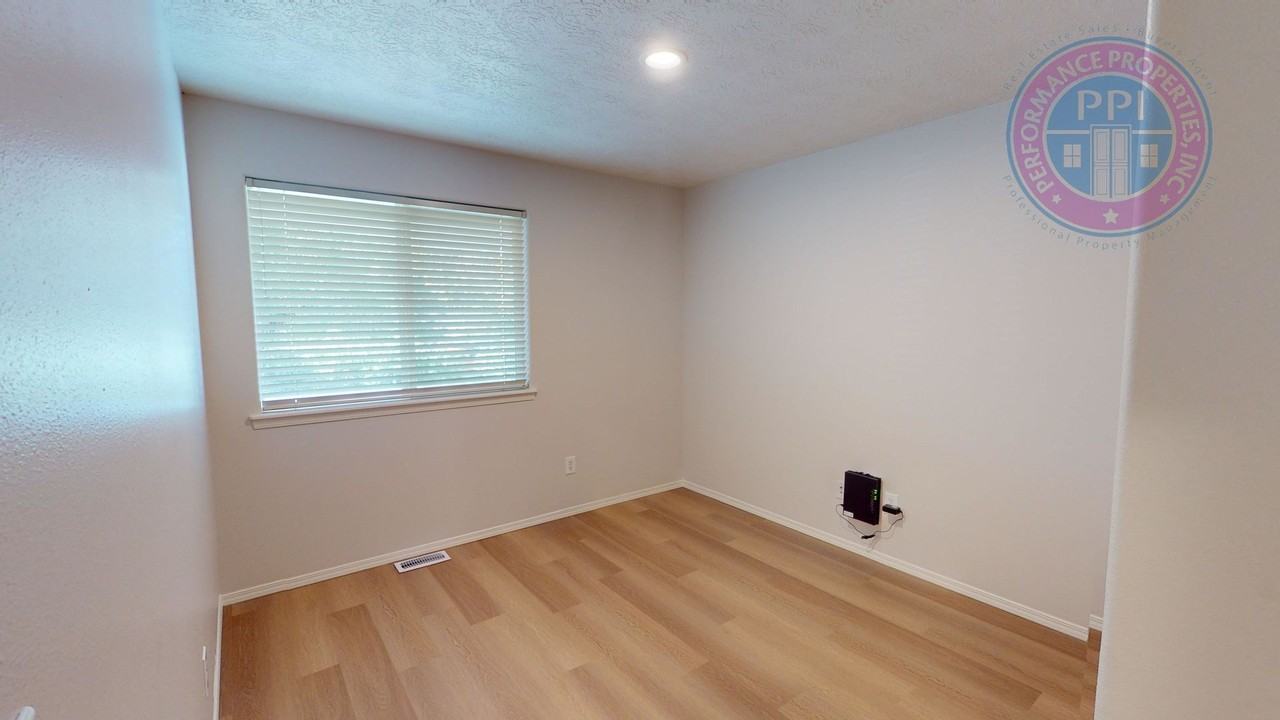 19036 Webster Ave - Photo 3 of 21