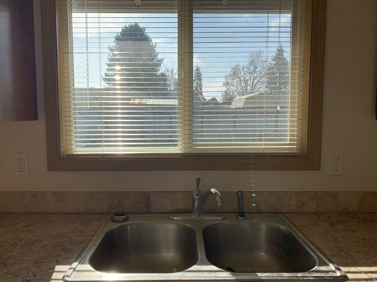 1646 Ne Karen Ct - Photo 2 of 18