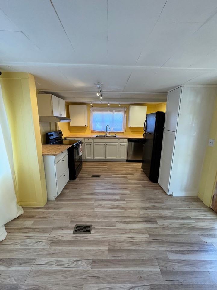 87 Poplar Drive - Photo 3 of 9