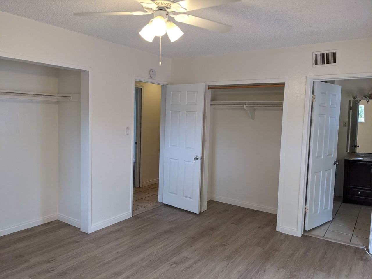 5033 54th St - Photo 3 of 44