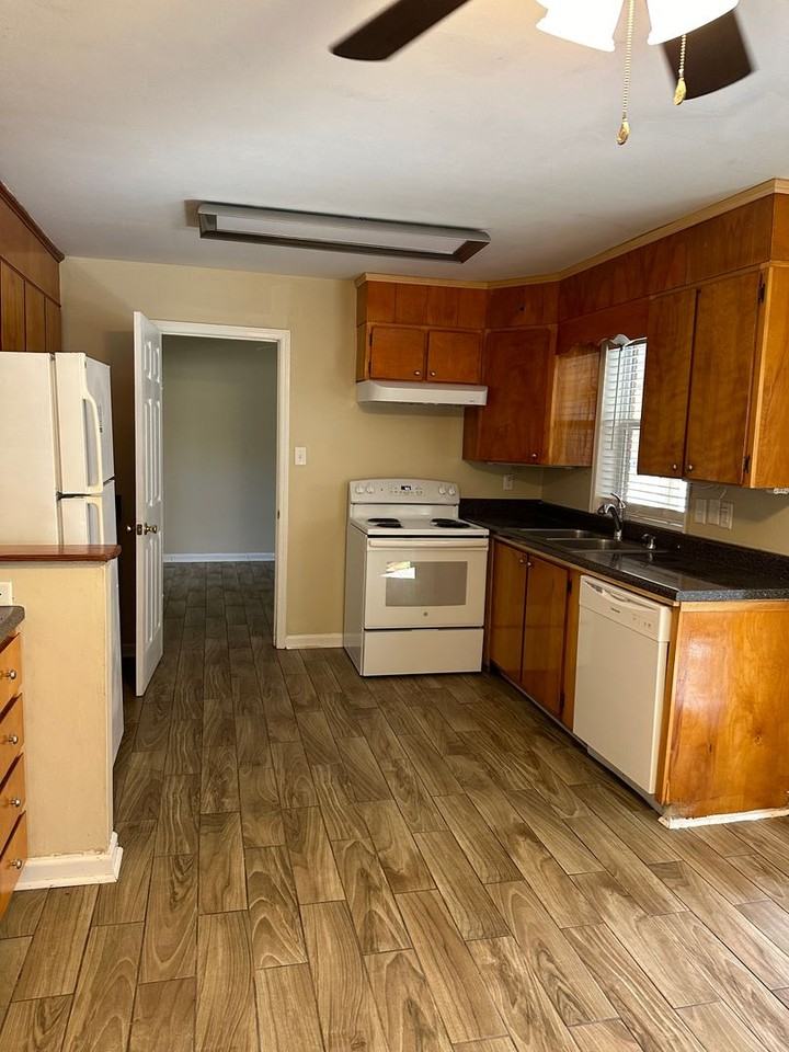 11 Elm St - Photo 4 of 16