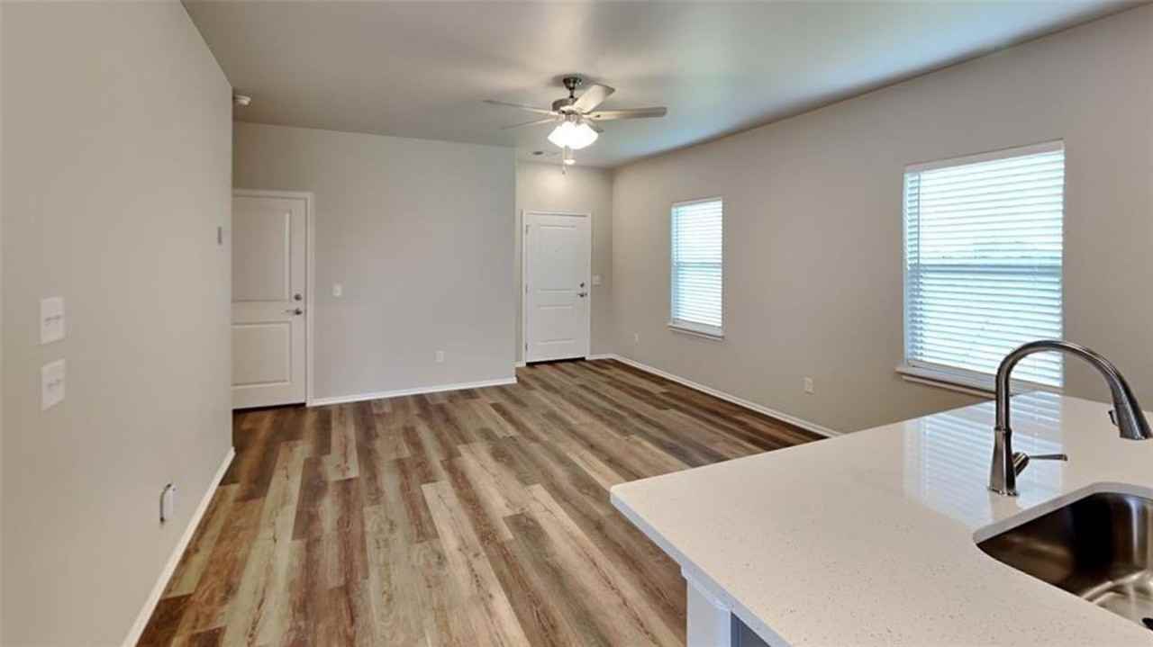 9360 Nw 124th St - Photo 6 of 21