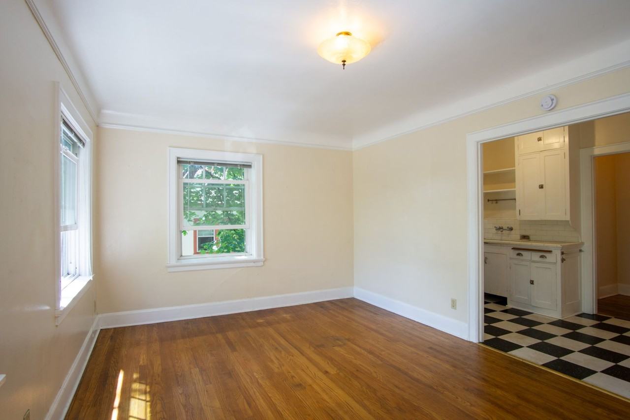 194 - Banbury Cross - Photo 2 of 25