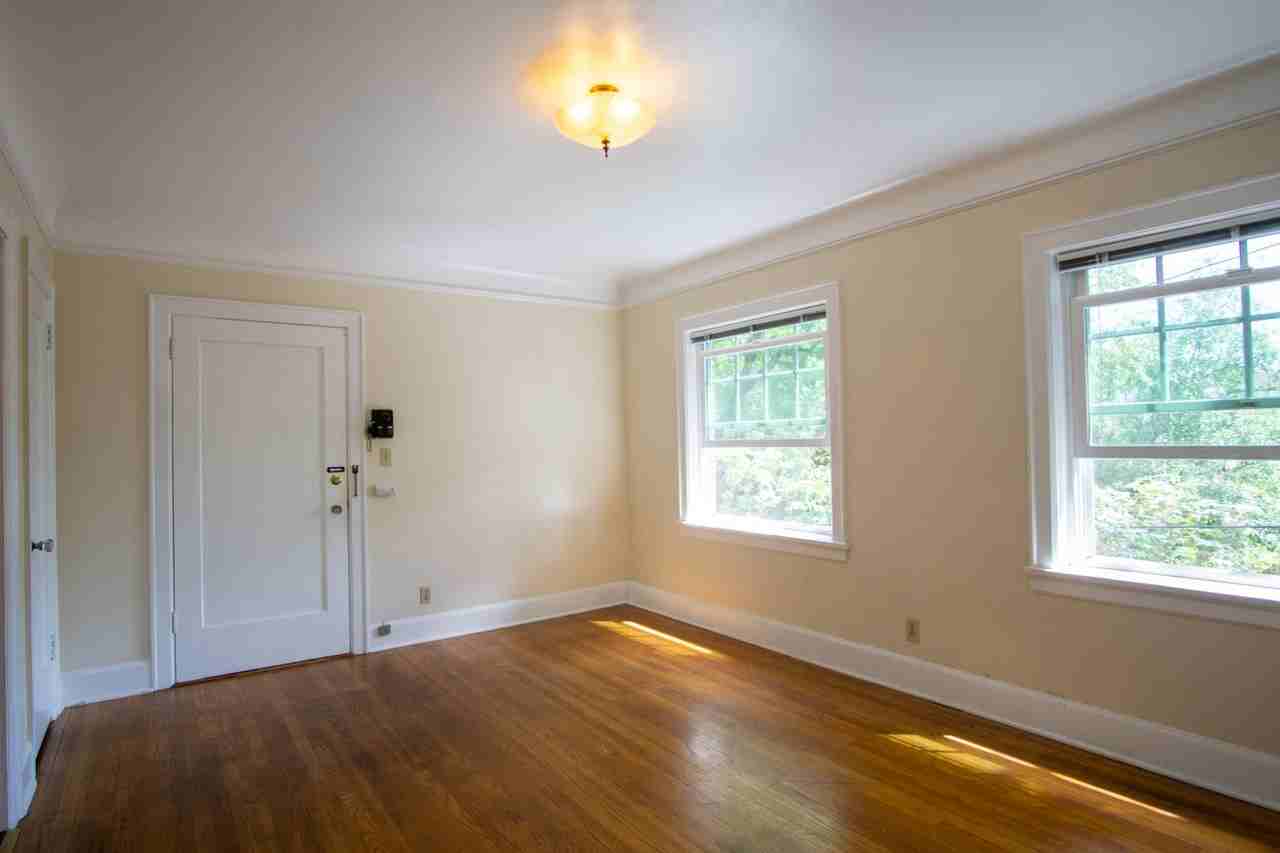 194 - Banbury Cross - Photo 3 of 25