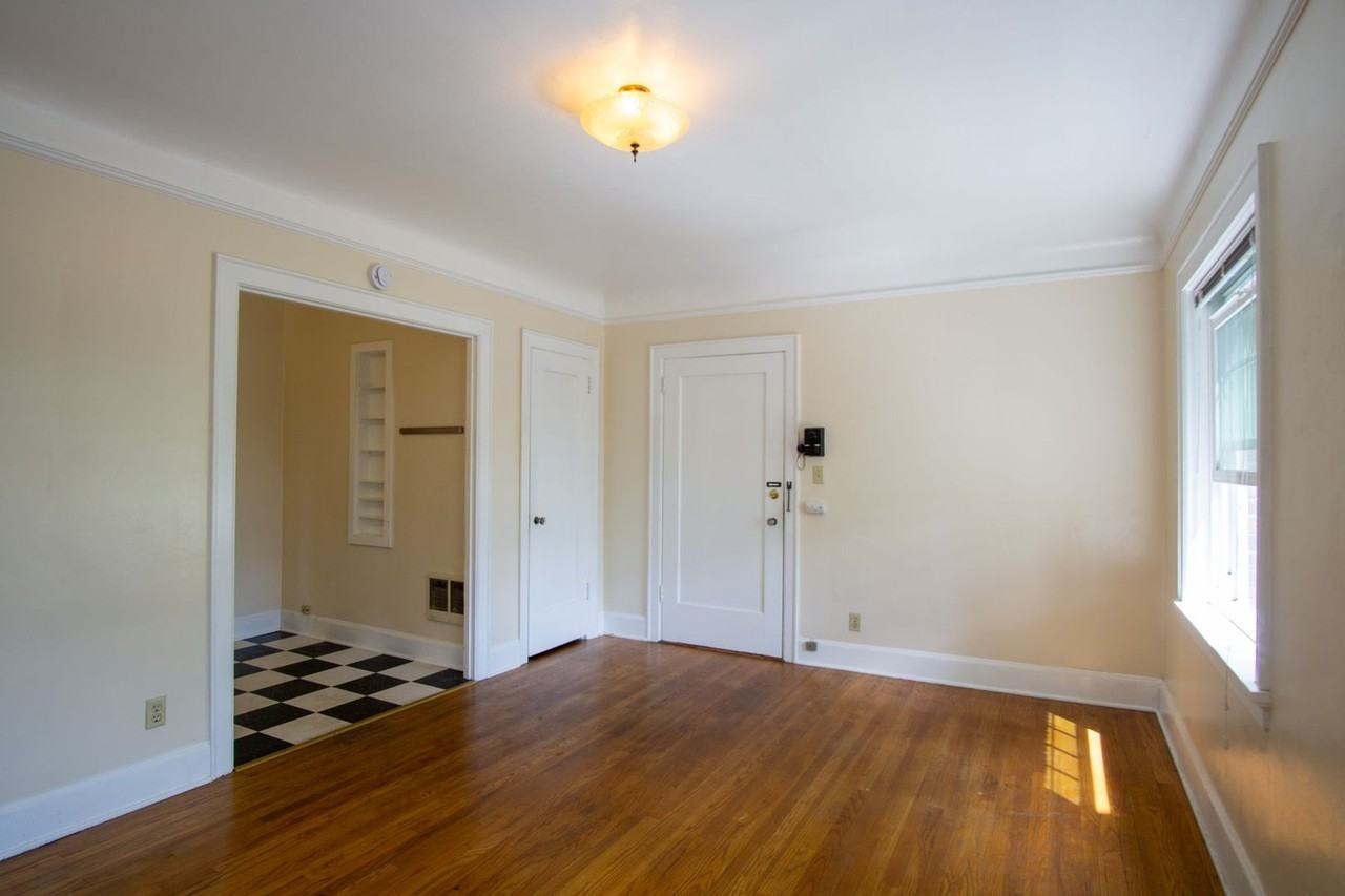 194 - Banbury Cross - Photo 4 of 25