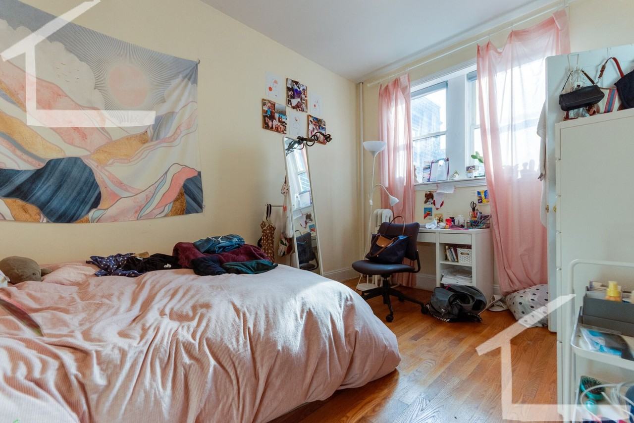 62 Egmont St - Photo 3 of 10