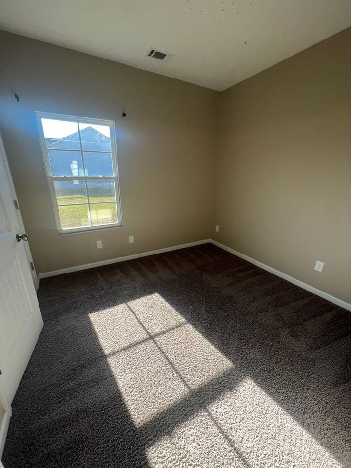 1243 Oak Lane - Photo 7 of 33