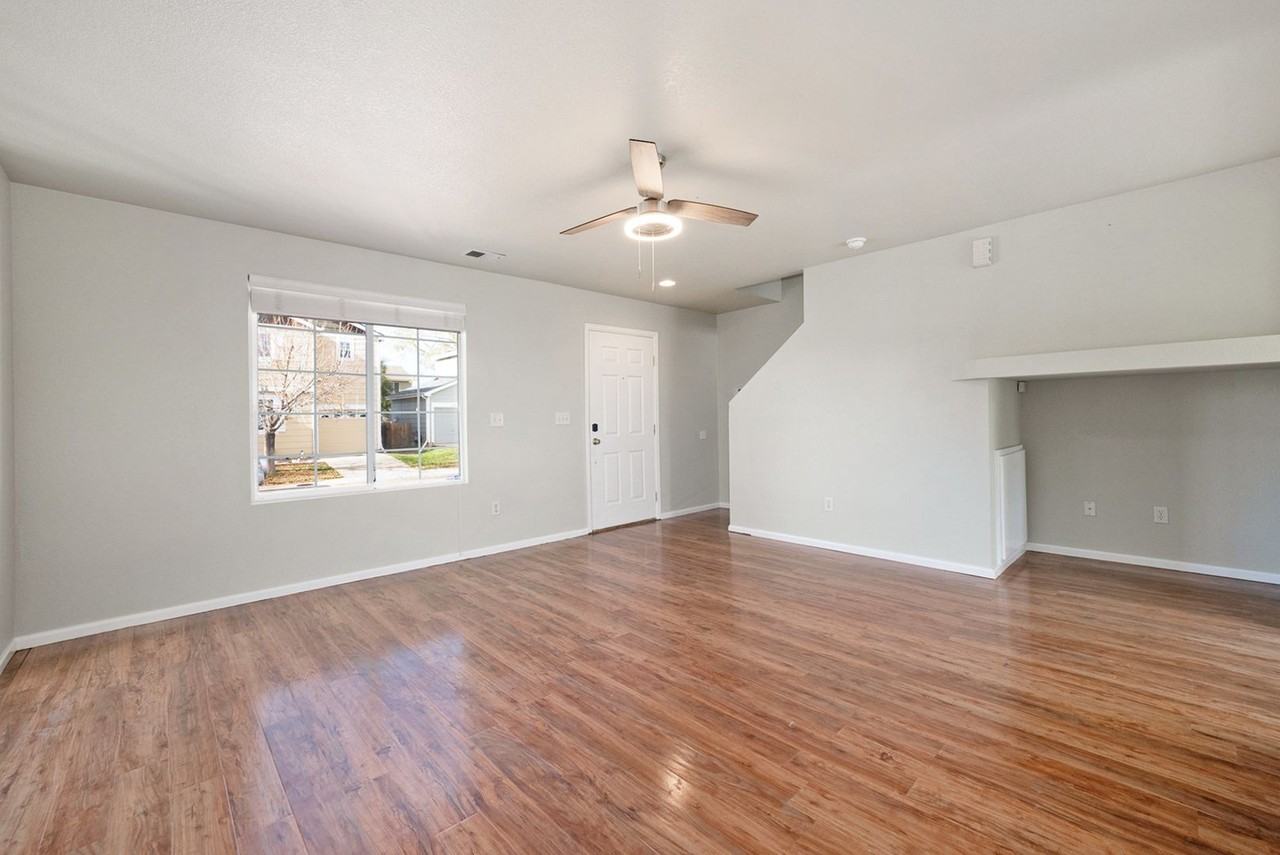 10120 Fairfax Ct - Photo 2 of 23