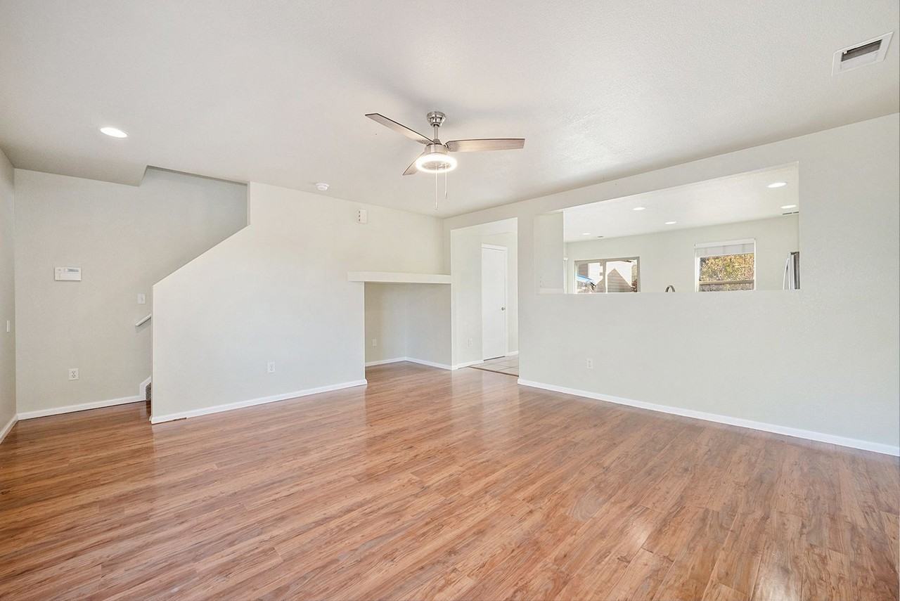 10120 Fairfax Ct - Photo 3 of 23