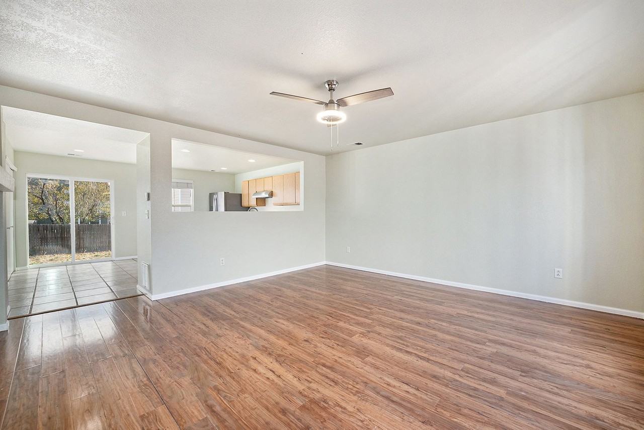 10120 Fairfax Ct - Photo 4 of 23