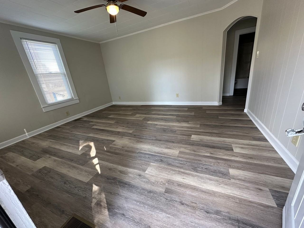 805 Reynolds Rd - Photo 2 of 11