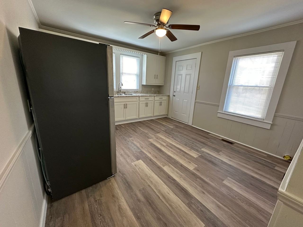 805 Reynolds Rd - Photo 3 of 11