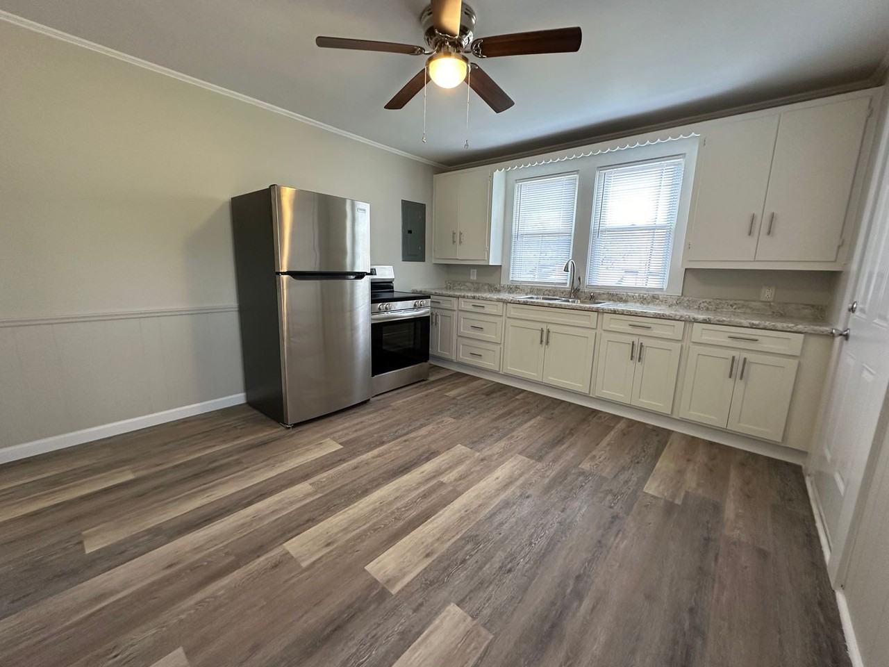 805 Reynolds Rd - Photo 4 of 11