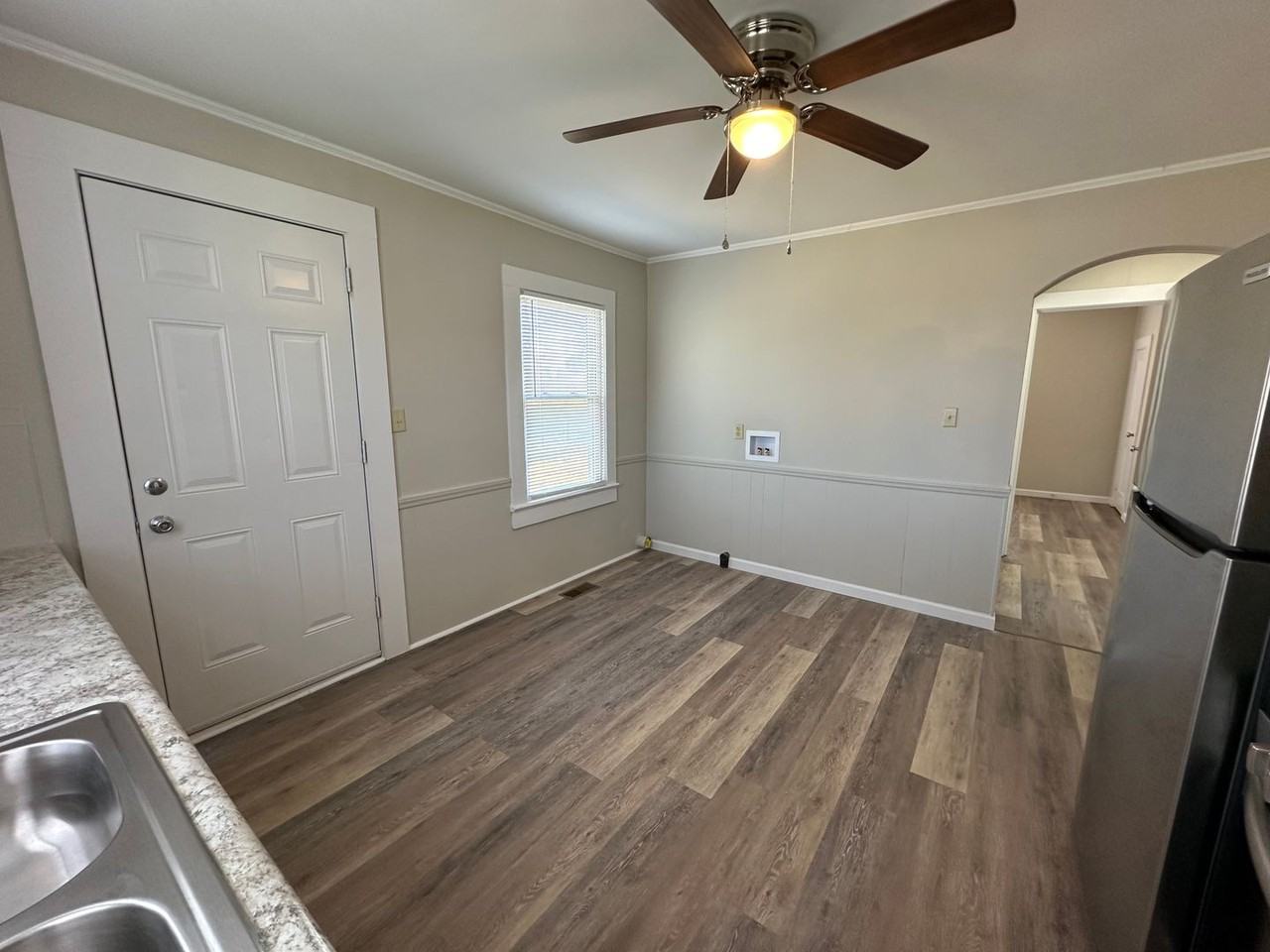 805 Reynolds Rd - Photo 5 of 11