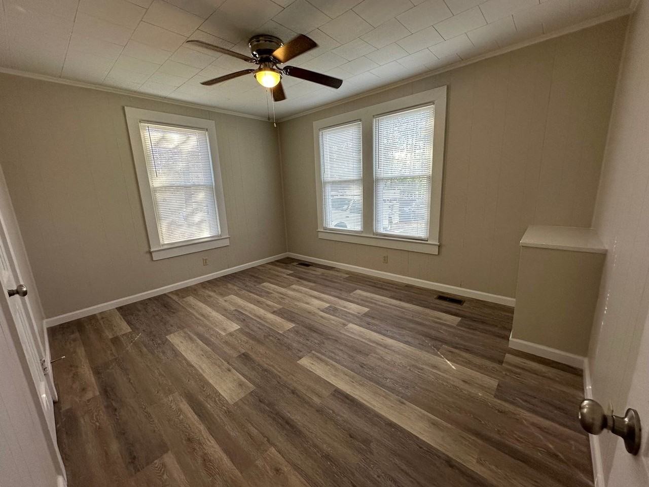 805 Reynolds Rd - Photo 7 of 11