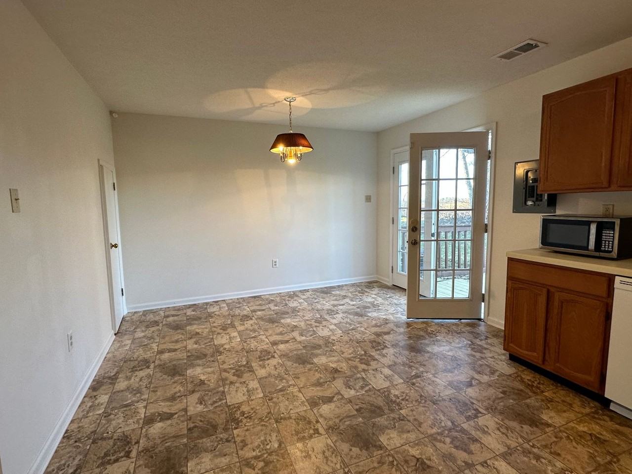 606 Tudor Dr - Photo 4 of 14