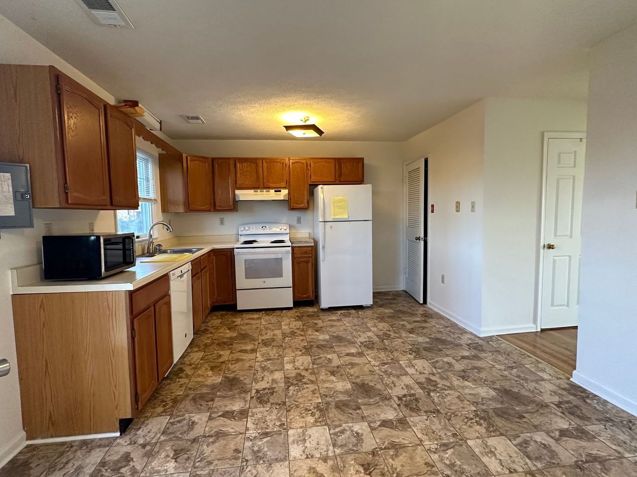 606 Tudor Dr - Photo 5 of 14