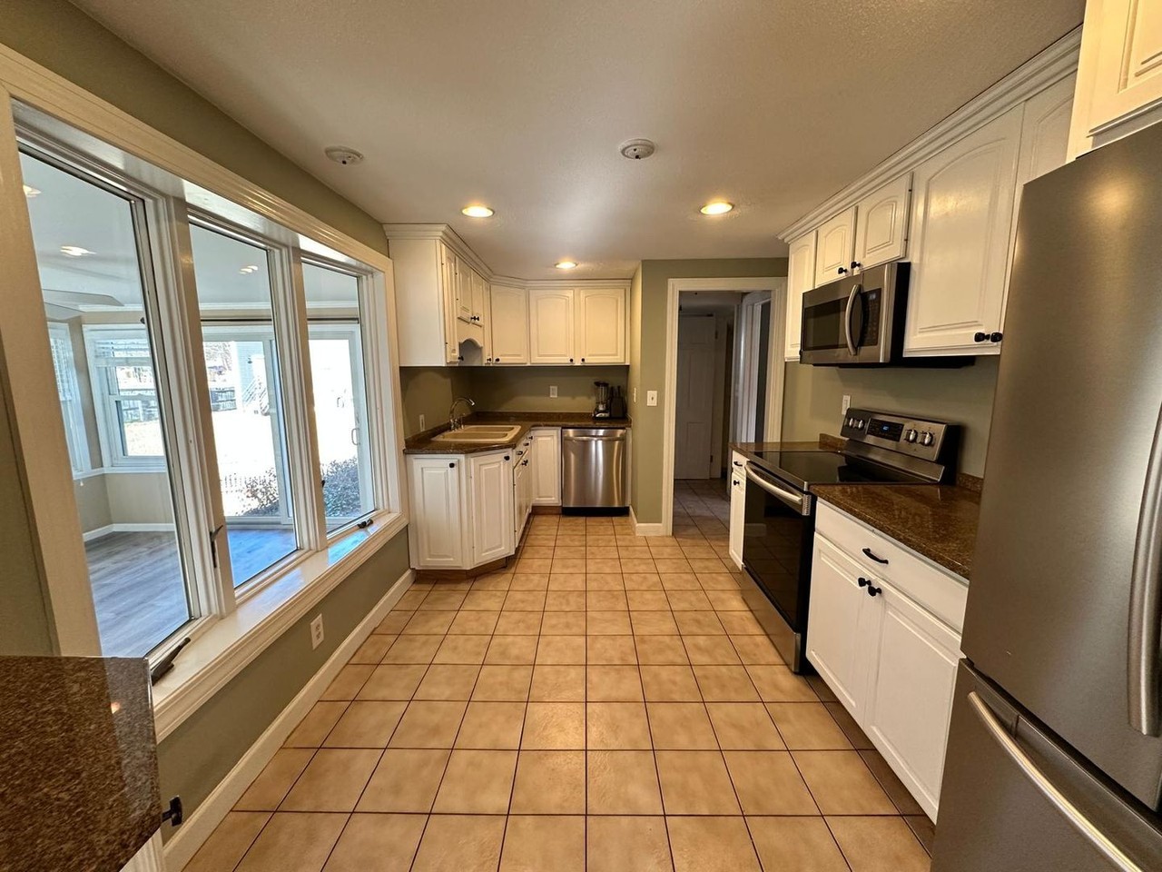 16 Venture Dr - Photo 2 of 13