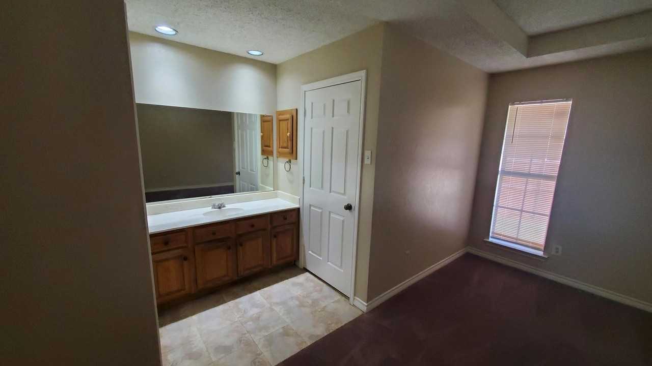 505 Pelican Ct - Photo 5 of 13
