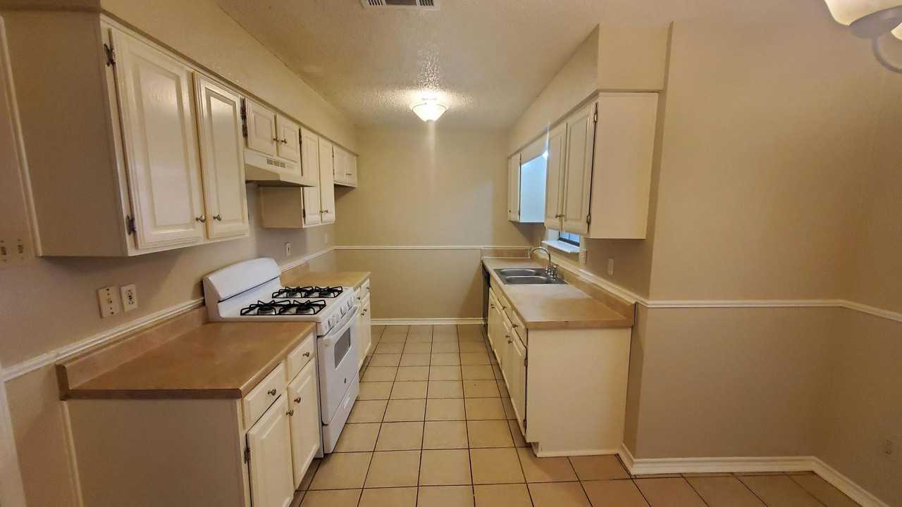 505 Pelican Ct - Photo 6 of 13