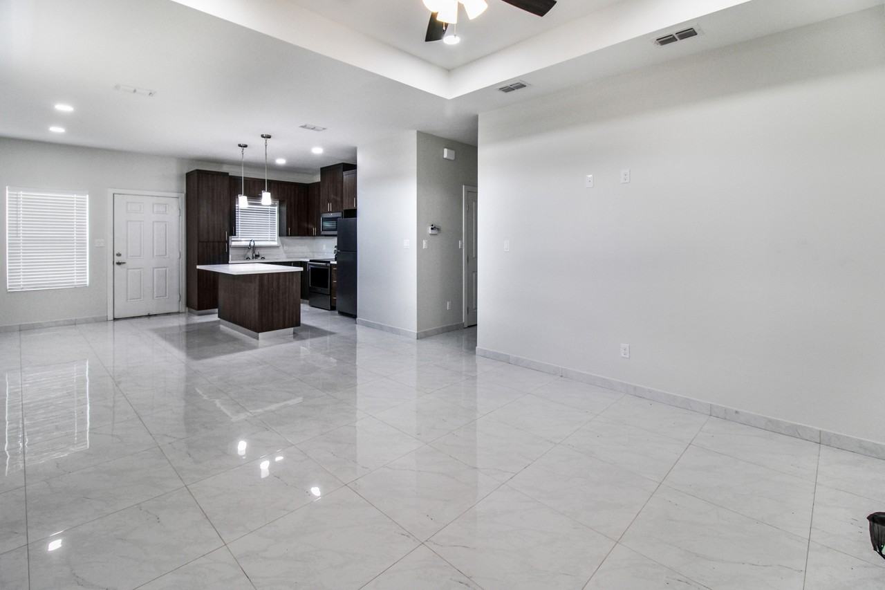 1413 North Inspiration Boulevard - Photo 3 of 50