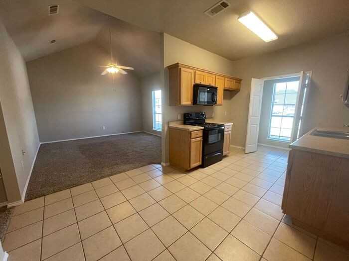 122 Collett Ct - Photo 2 of 25