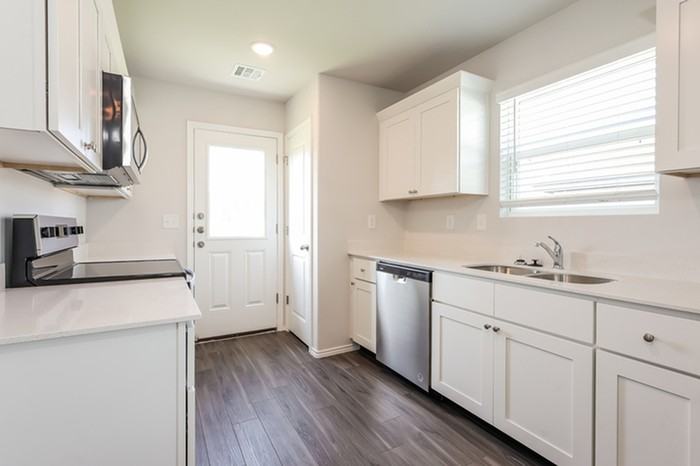 2504 Rosewood Ln - Photo 2 of 13