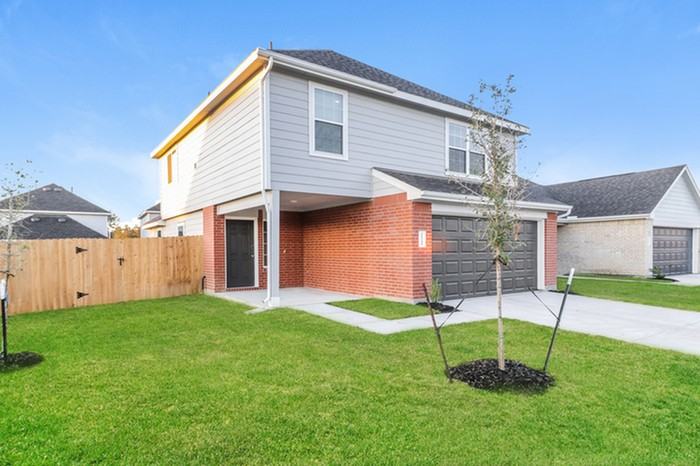 22348 Merlin St - Photo 2 of 3