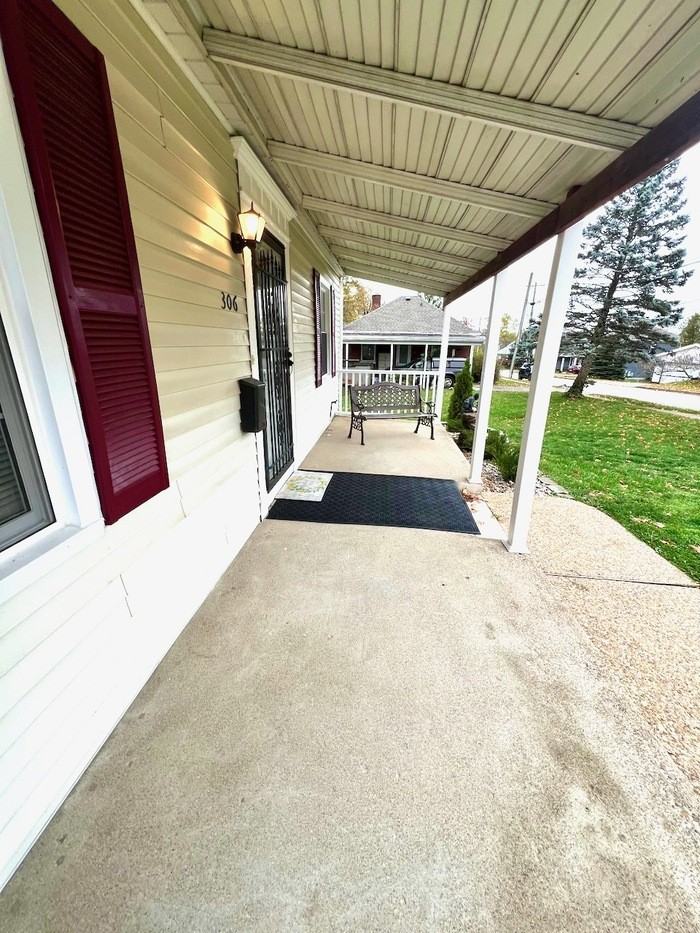 306 Highland Ave - Photo 2 of 19