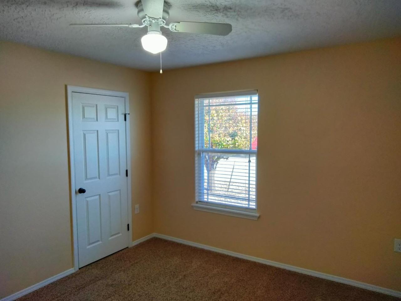 1901 Dillon Wood Dr - Photo 3 of 10