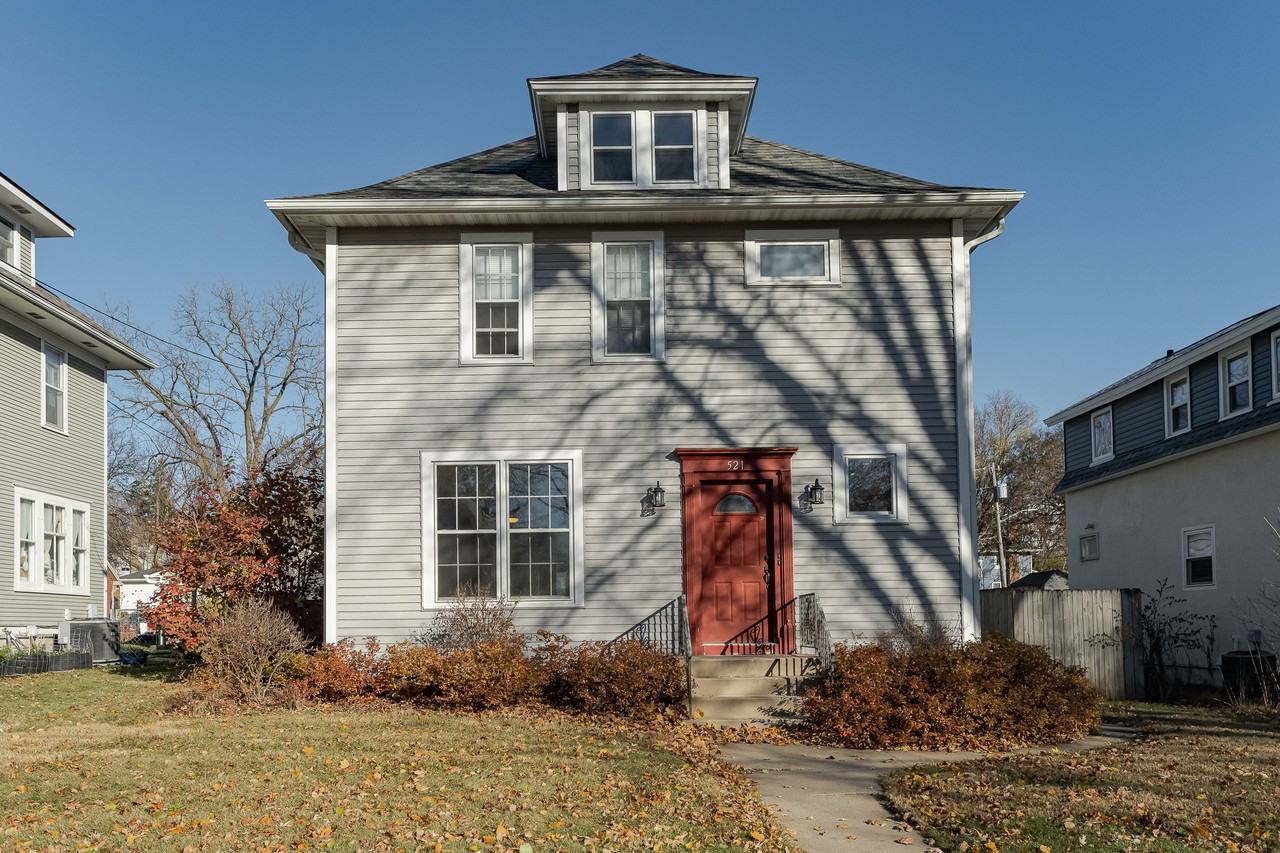 521 7th St Sw #1 - Photo 3 of 22