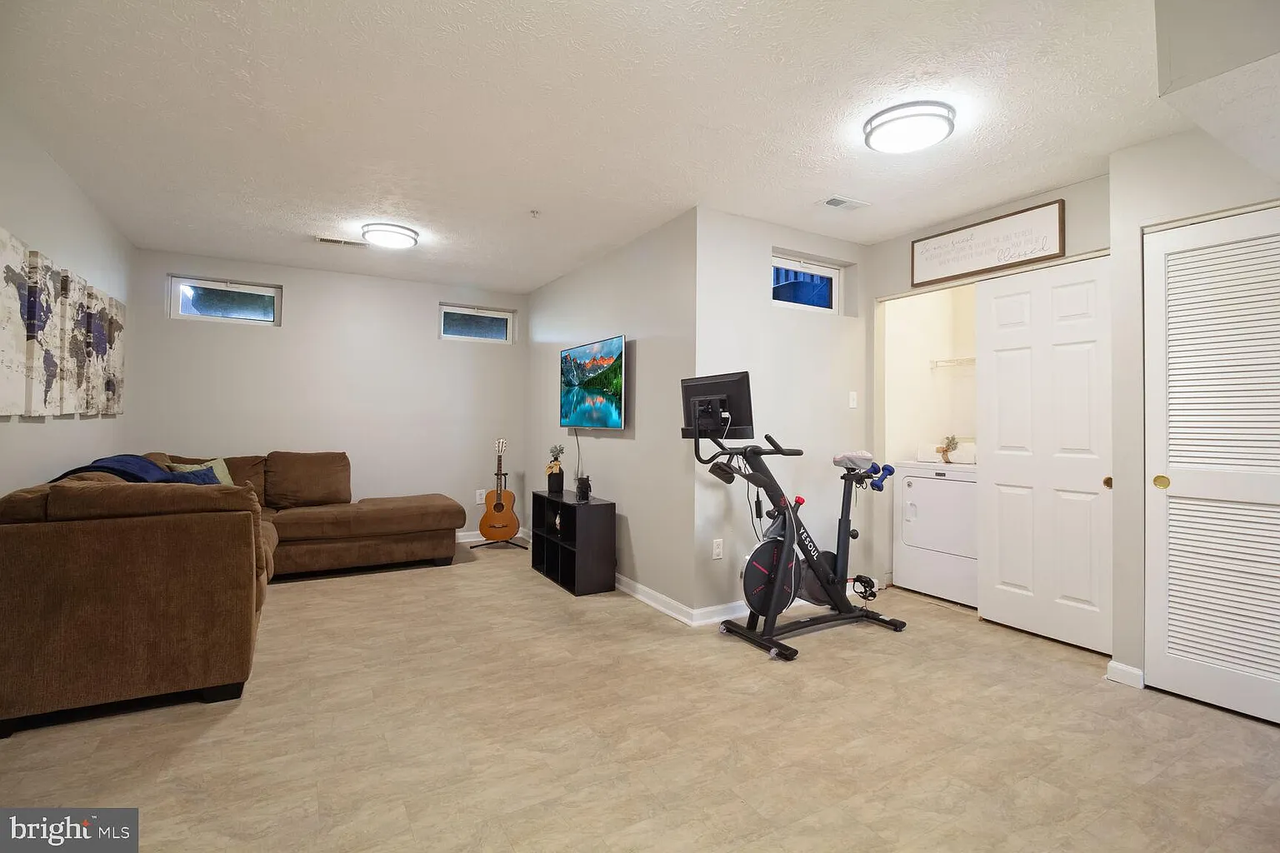 202 Oliver Heights Rd #202 - Photo 3 of 19