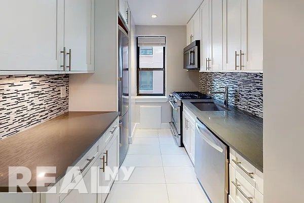 E 47th St #9P - Photo 2 of 14