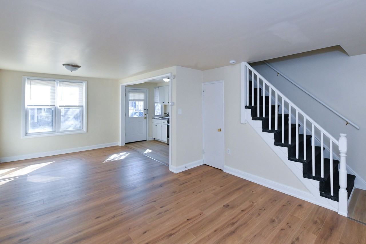 Moorestown Oaks - Photo 2 of 4