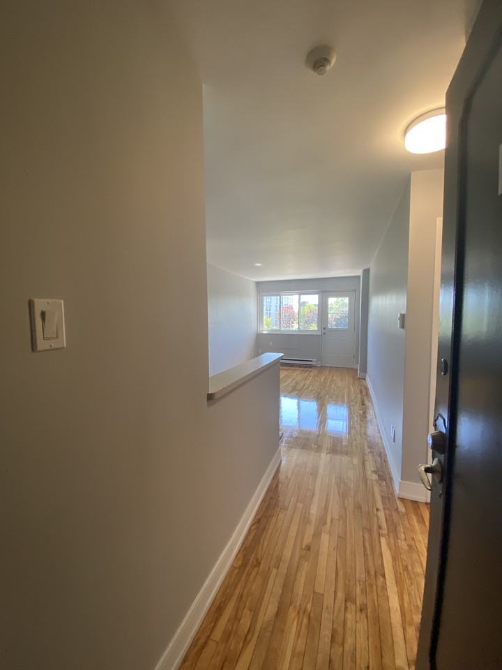 The 939-959 Côte-Vertu - Photo 3 of 8