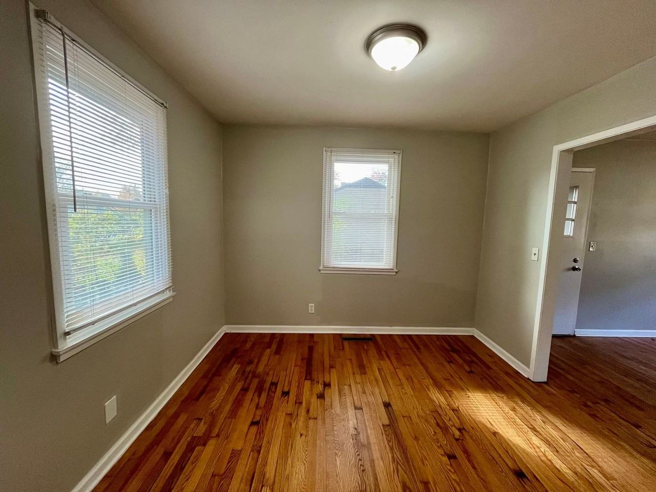 902 N Elam Ave - Photo 3 of 11