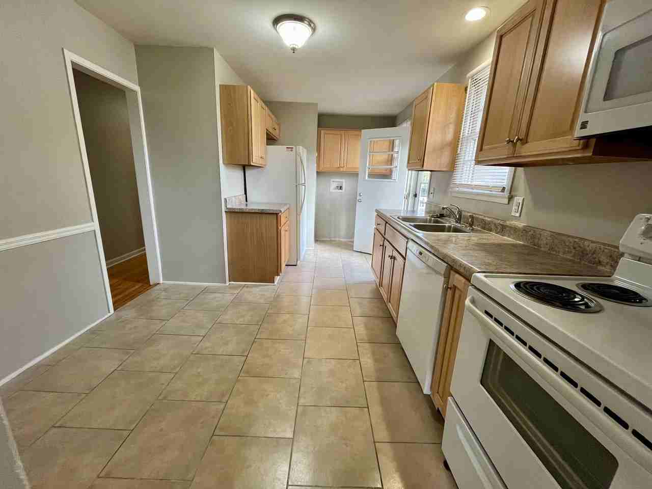 902 N Elam Ave - Photo 5 of 11