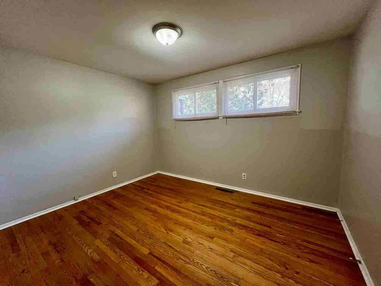 902 N Elam Ave - Photo 6 of 11