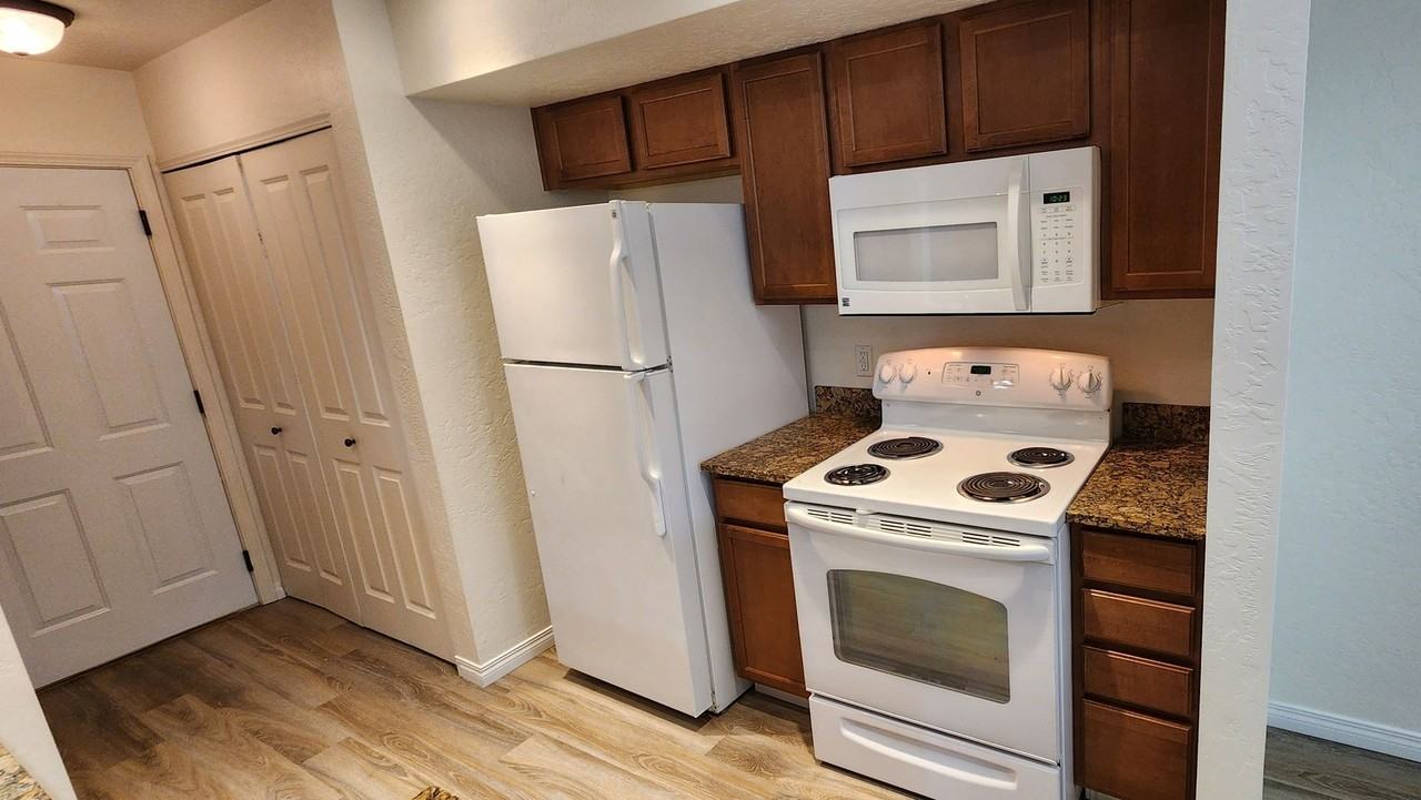 Beautiful 3 Bed, 2.5 Bath Duplex Homes - Photo 2 of 50