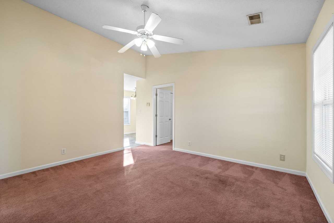 457 Caney Ln - Photo 6 of 25