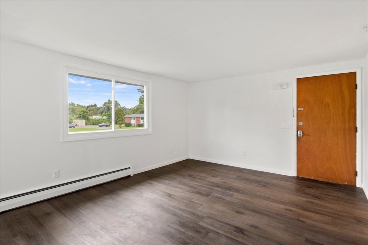 Burke Crest Apartments - Photo 6 of 33