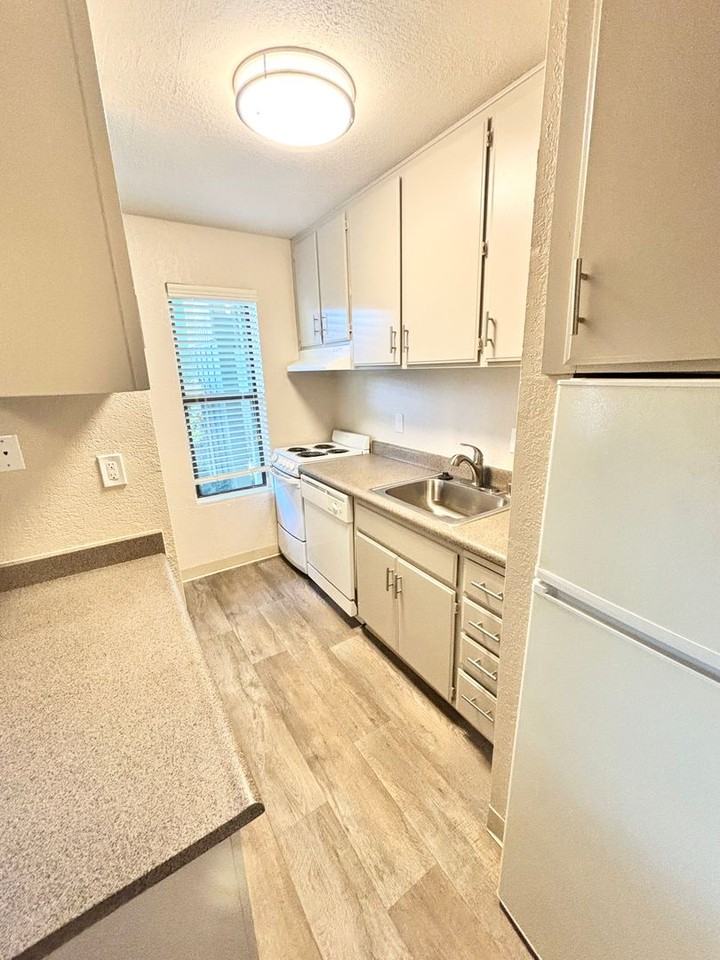 5915 Central Ave Nenull