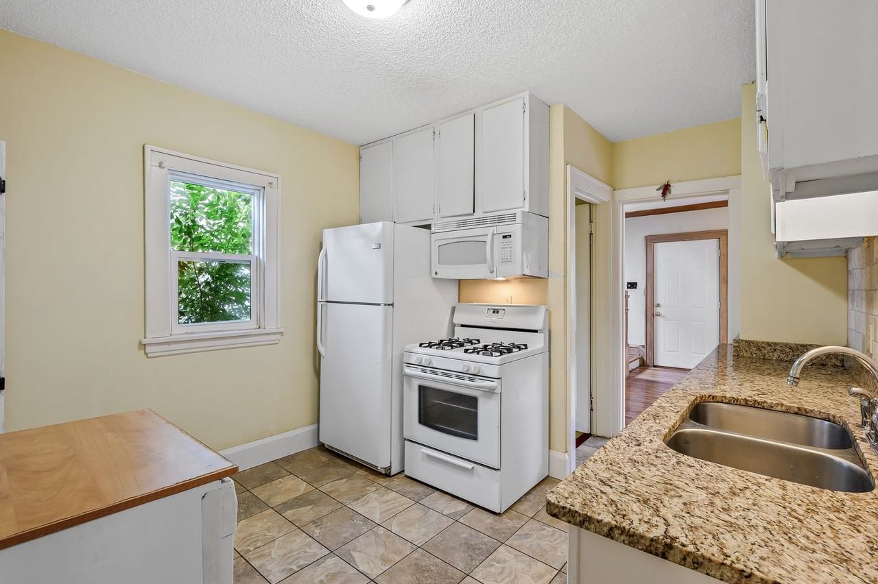 1027 17th Ave Se - Photo 6 of 19