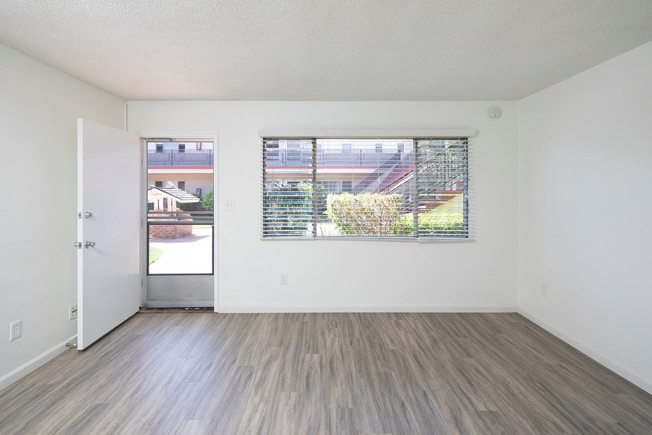 3060 1/4 Ivy St - Photo 3 of 8