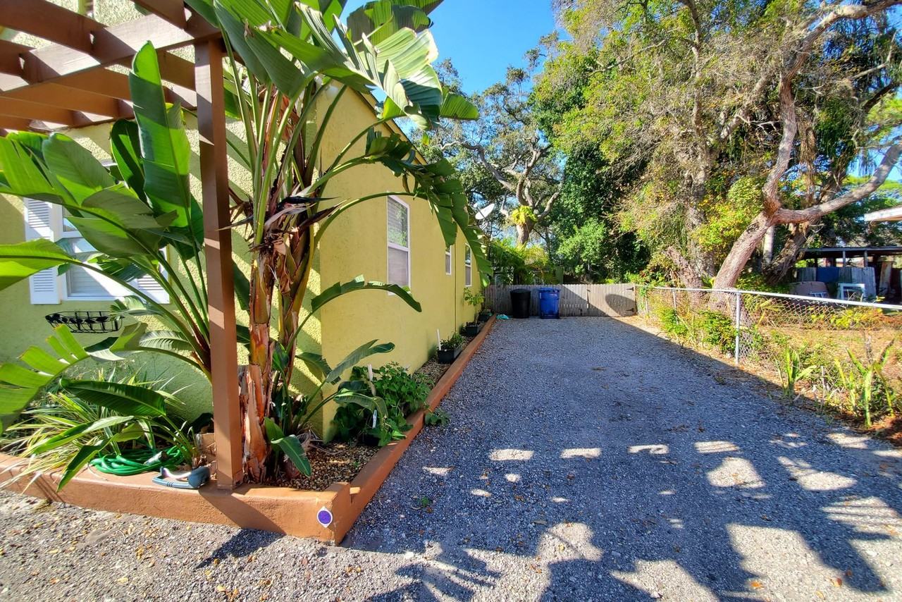 3003 Desoto Way S - Photo 3 of 50