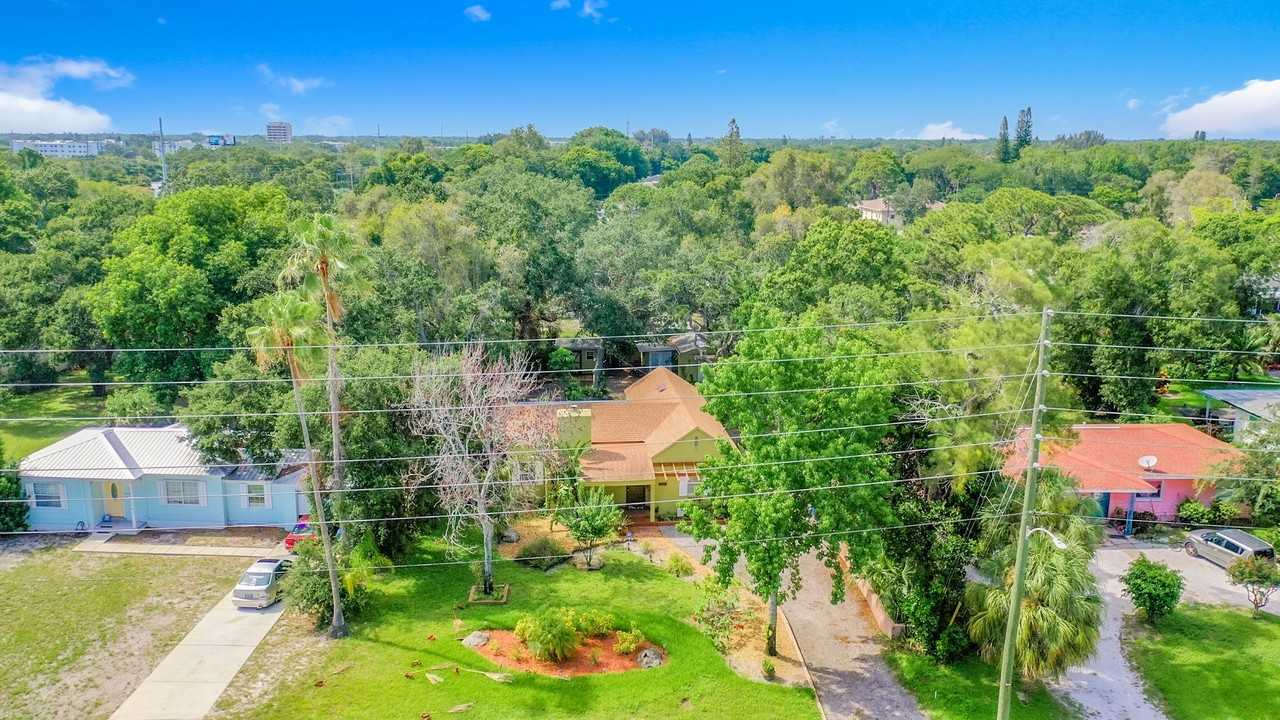 3003 Desoto Way S - Photo 6 of 50